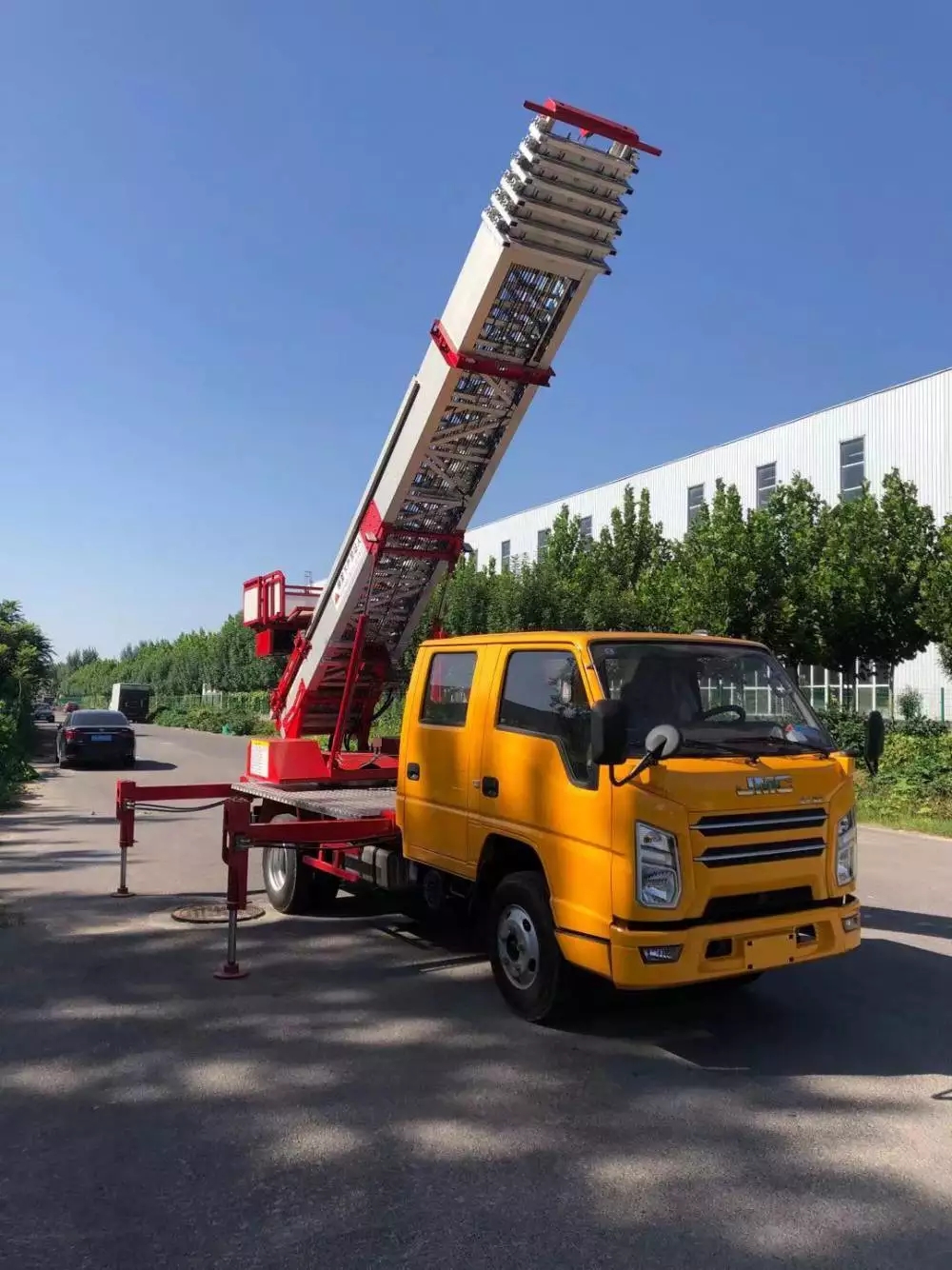 赞皇县附近的云梯车出租服务：轻松解决高空作业需求